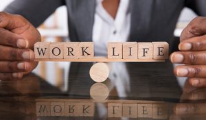 چالش‌ها و راهکارهای پیاده‌سازی تعادل کار - زندگی در سازمان‌